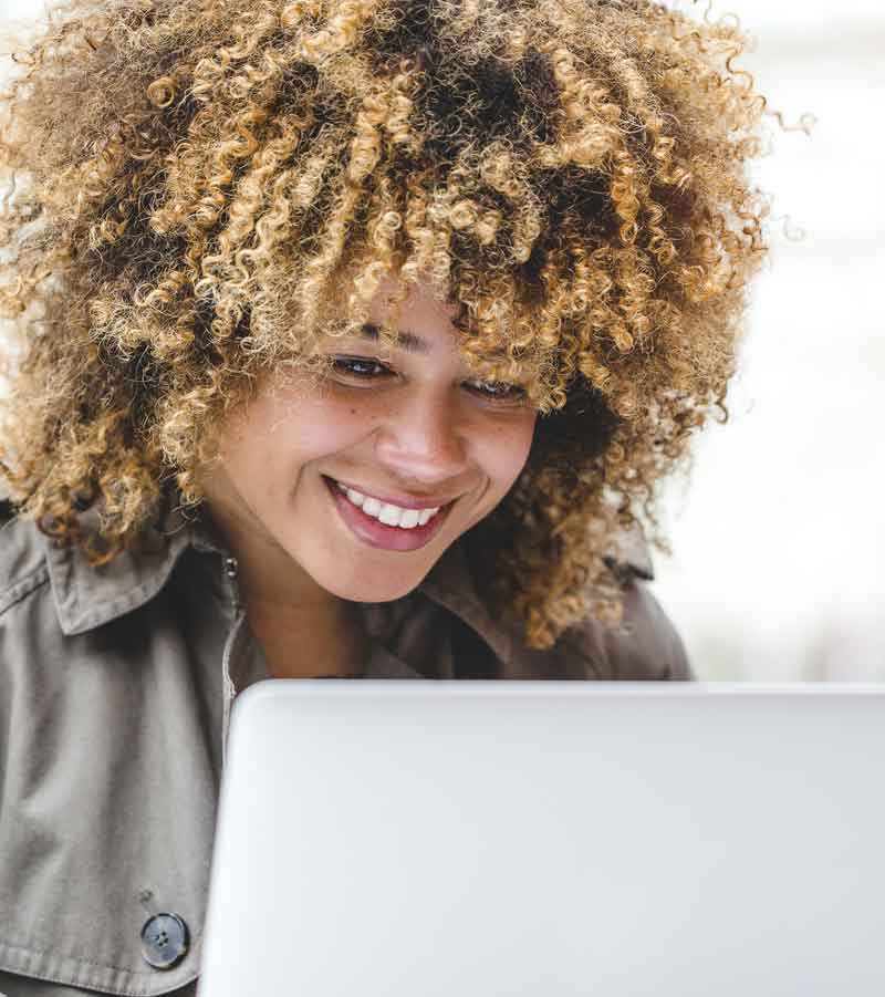 woman-learning-online